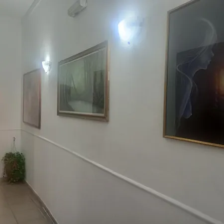 Guest house Giglio Rosso House 3*